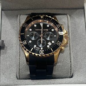 Michael Kors Cream Textured Wallet